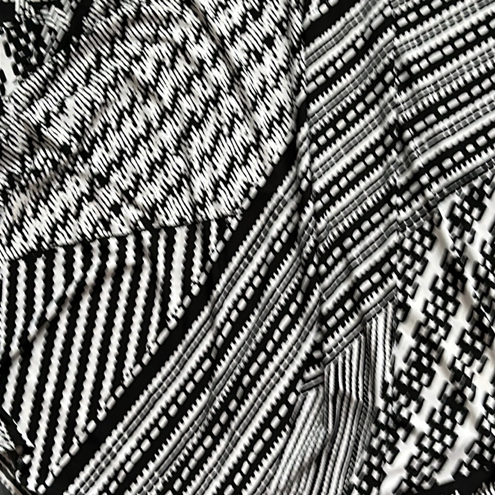 Chicos skirt size 0 or size small black and white patterned - Picture 3 of 9